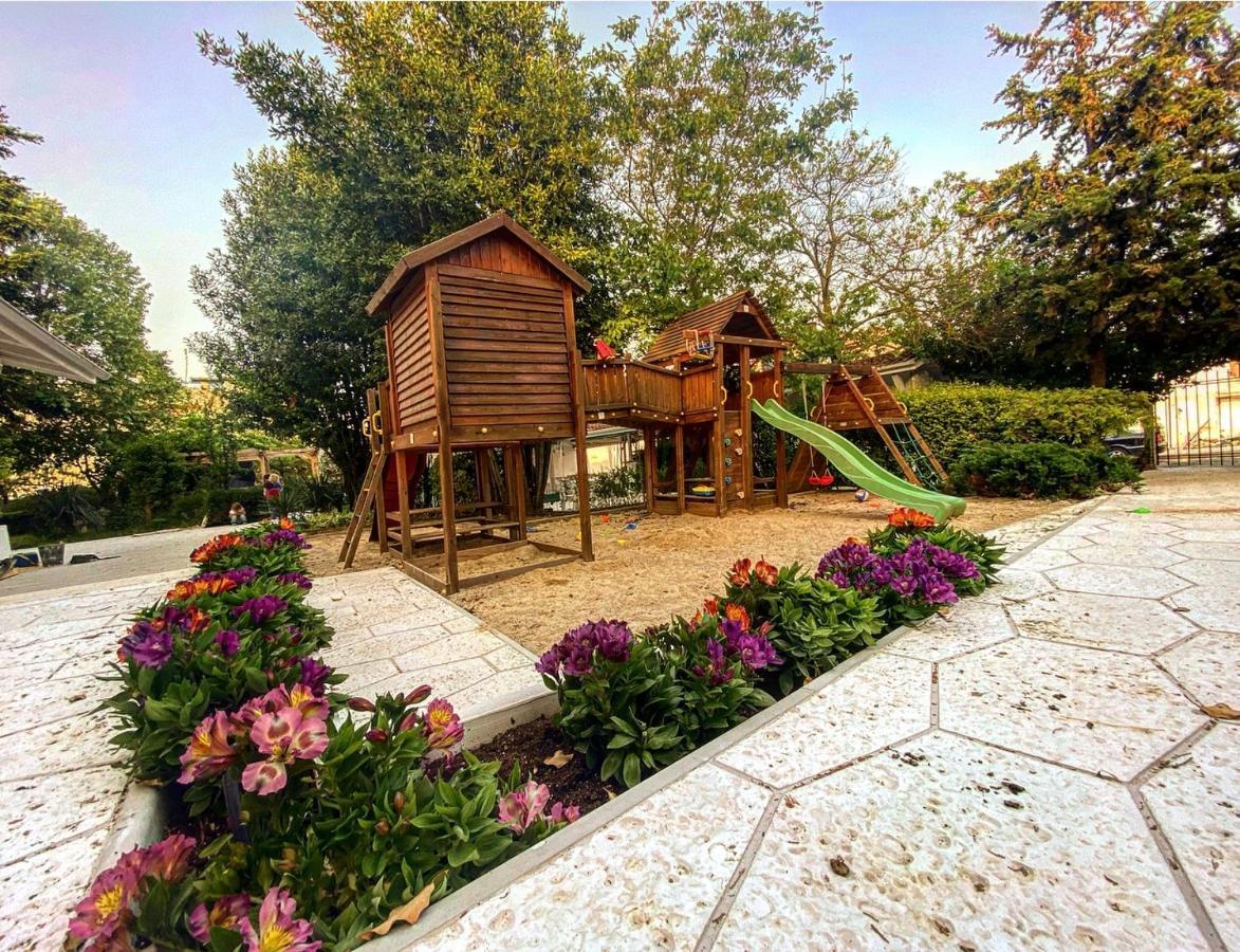 Friends Family Hotel Lozenets Exterior photo
